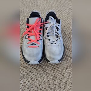 LeBron Witness VII, Size 7.5 In GUC